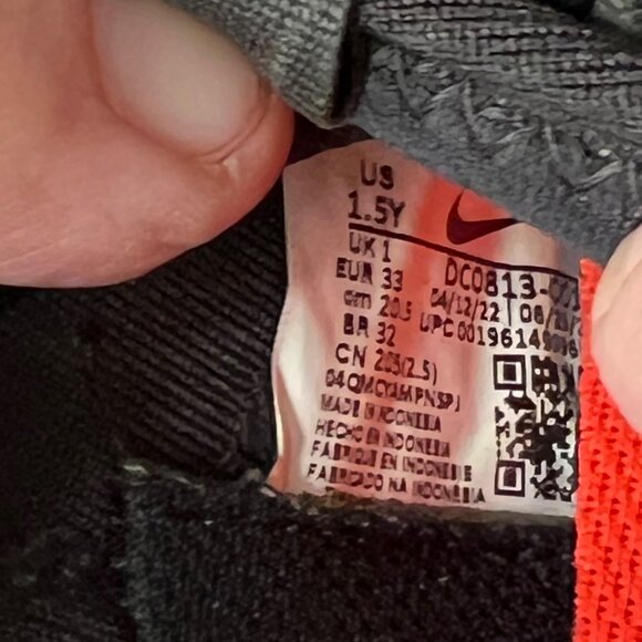 Nike Kids' Phantom Luna 2 Academy Turf Soccer Cleats  DC0813 - Picture 3 of 16